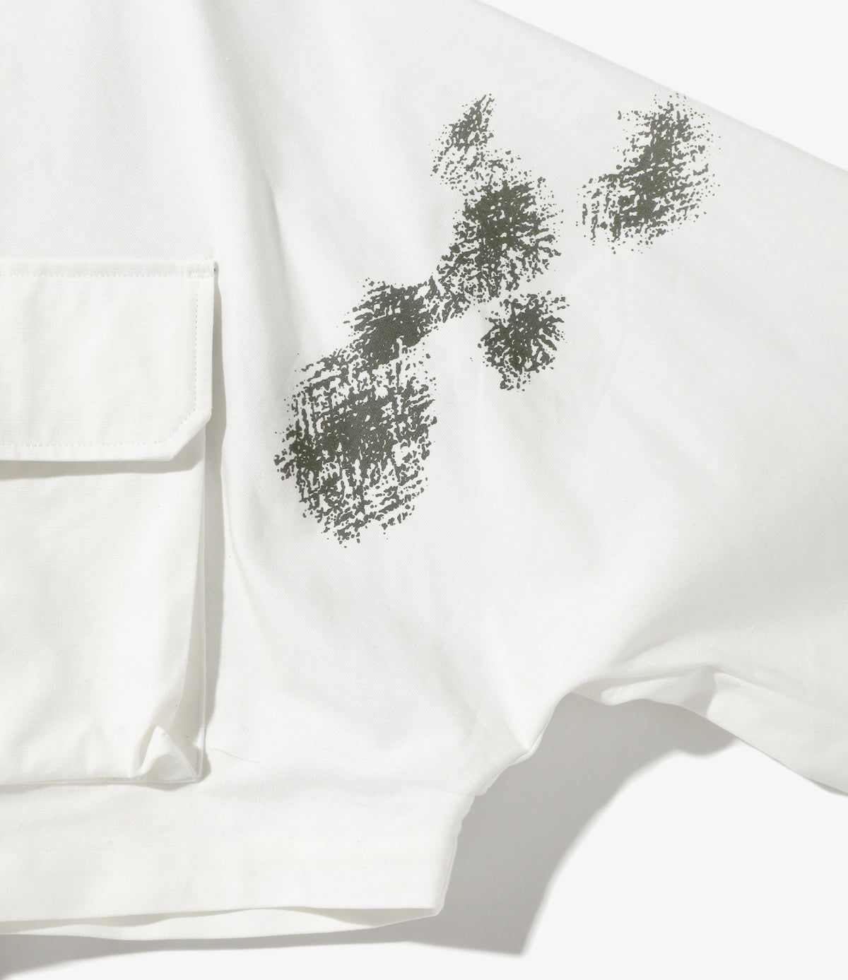 Short Cape - White - Cotton Canvas / Snow Camo Printed | Nepenthes 