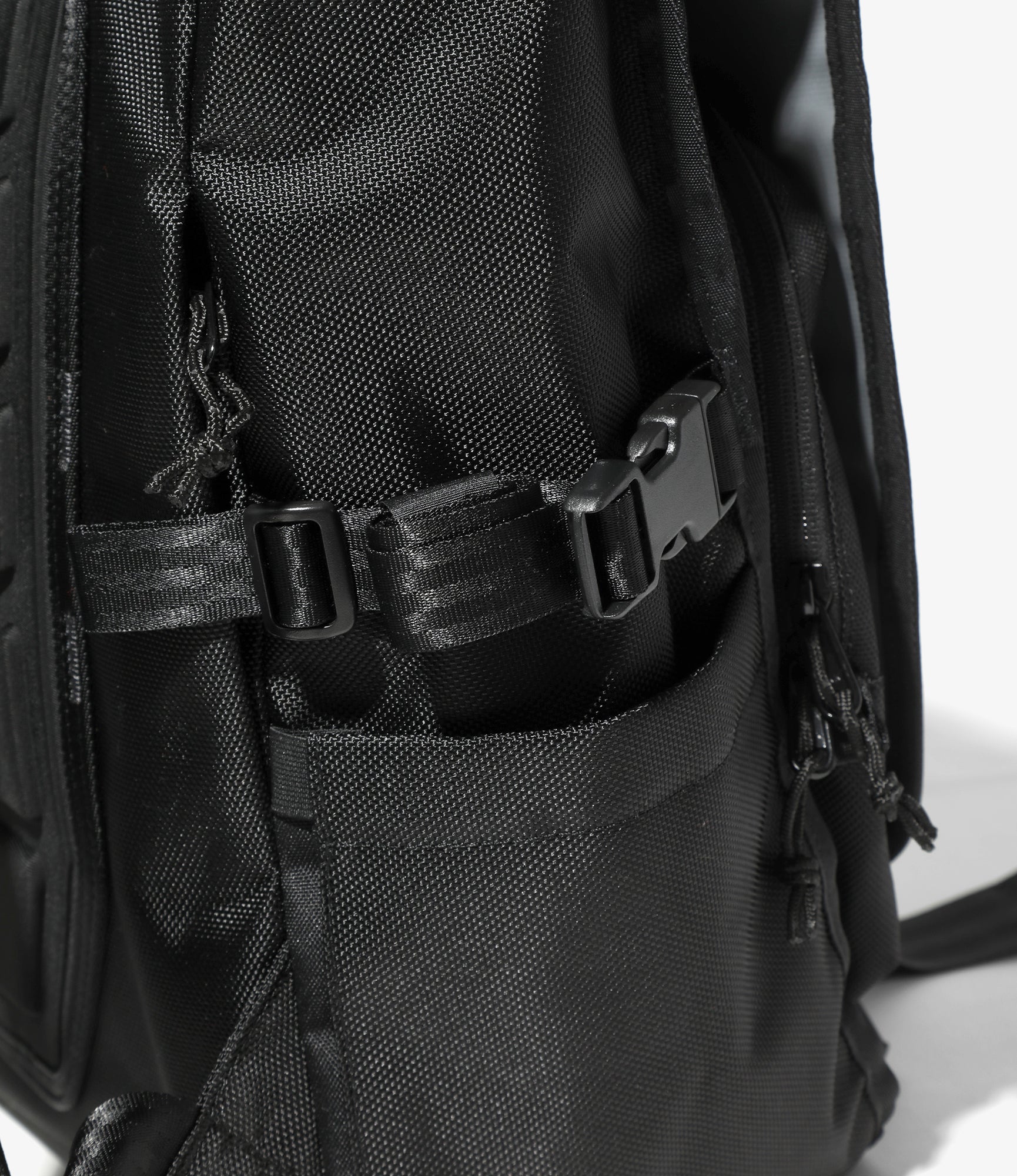 EG x Chrome Industries - Warsaw 30L EG Edition - Black