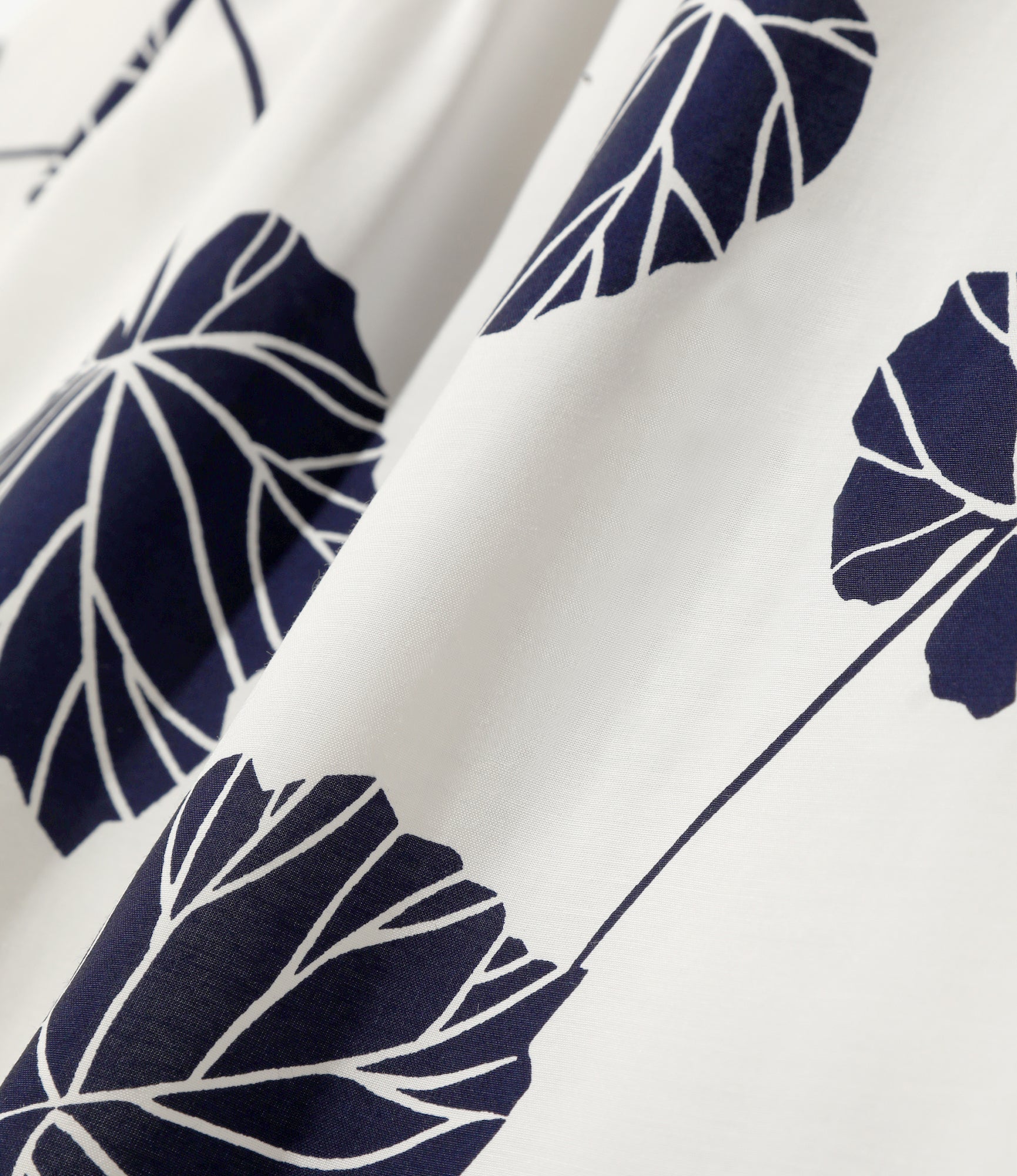 S/S Open Collar Shirt - White - Leaf